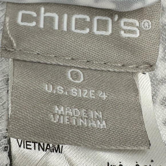 Chico's Black and White Geometric Bermuda Shorts NWT Pockets Women’s Size 0/US 4 - Picture 9 of 16